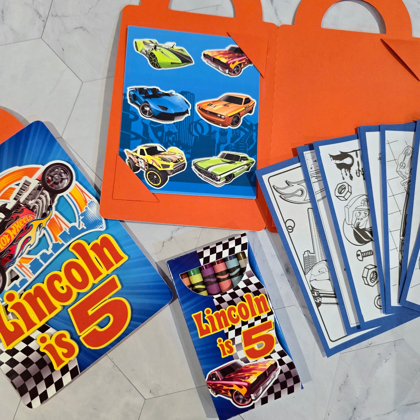 Hot Wheels coloring suite case + stickers, Hot Wheels party favors, Race cars coloring