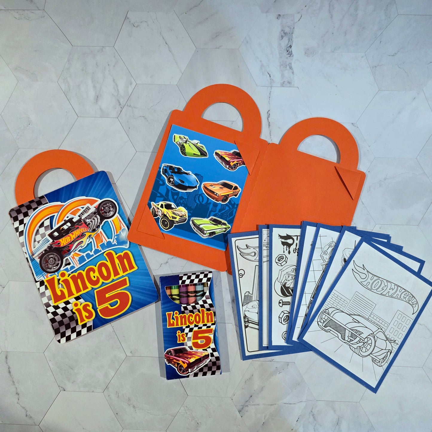 Hot Wheels coloring suite case + stickers, Hot Wheels party favors, Race cars coloring